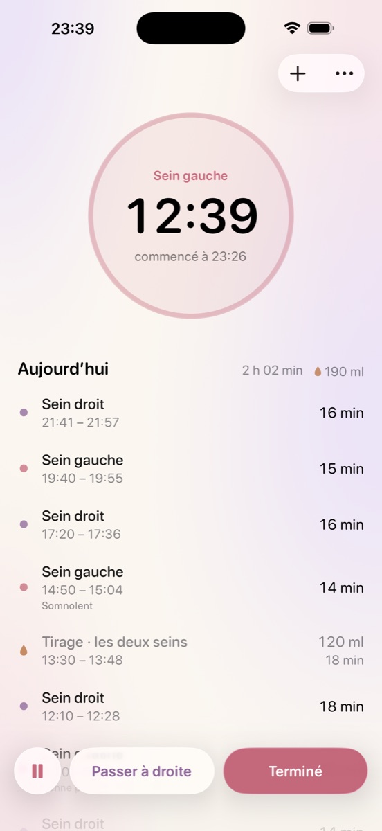 Une tétée en cours au sein gauche, avec Pause, Passer à droite et Terminé